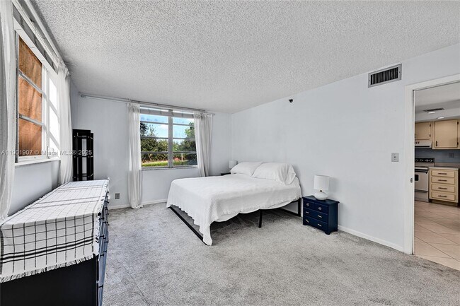 Foto del edificio - 3001 W Rolling Hills Cir