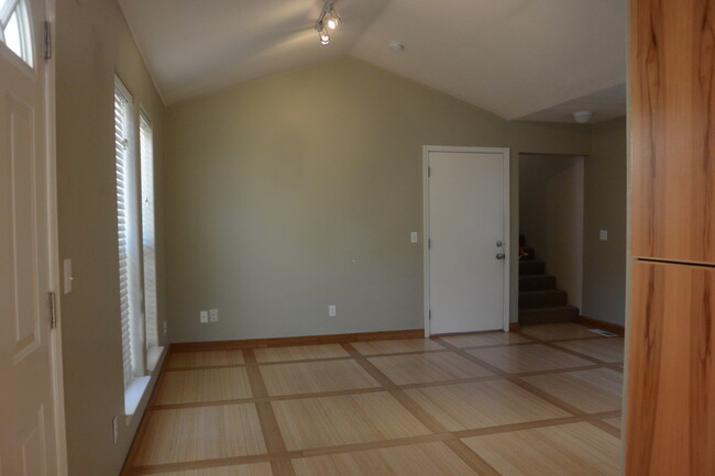 Building Photo - Beautiful 4 Bedroom Home in Vancouver for ...