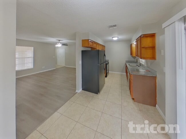 Foto del edificio - 1002 Saxon Ct