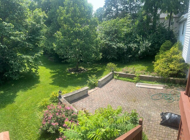 Foto del edificio - Spacious Home in Ladue Schools