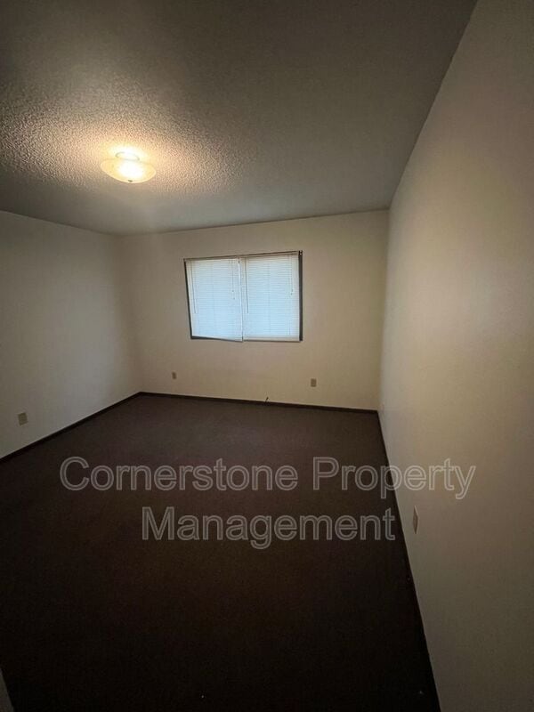 Building Photo - 846 12th Ave