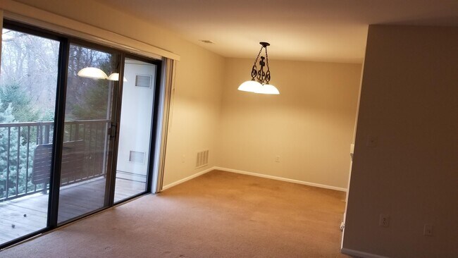 Building Photo - 3 Eastwick Ct