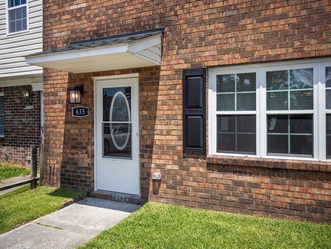 Foto del edificio - Welcome to Myrtlewood Circle!