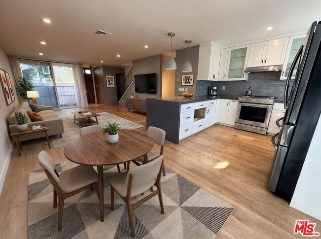 Foto del edificio - 5215 Sepulveda Blvd