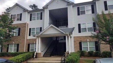 Building Photo - 10201 Fairington Ridge Cir