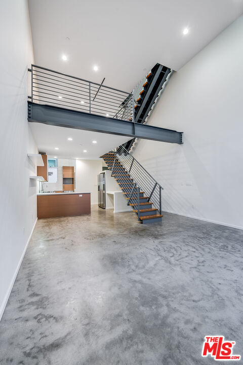 Foto del edificio - 1220 N Orange Grove Ave