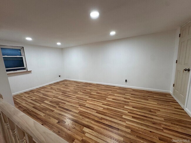 Building Photo - 1245 Rhinelander Ave