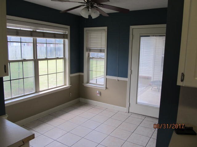Building Photo - 40 Robin Ln