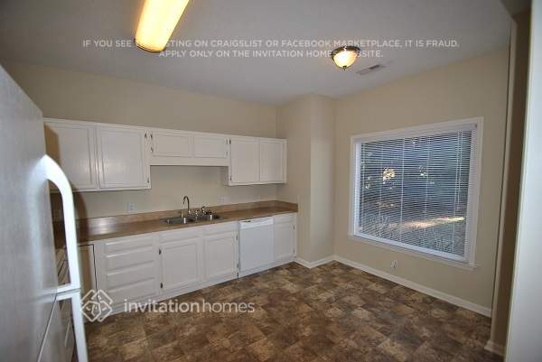 Building Photo - 6010 River Lake Cir