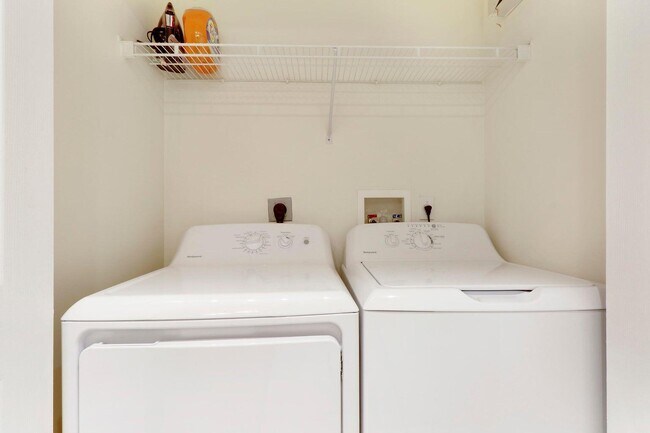 Building Photo - 630 S Sapodilla Ave
