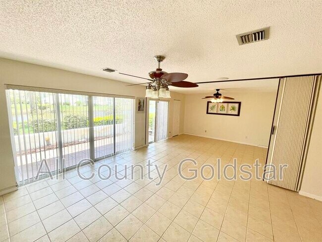 Foto del edificio - 437 Wexford Cir