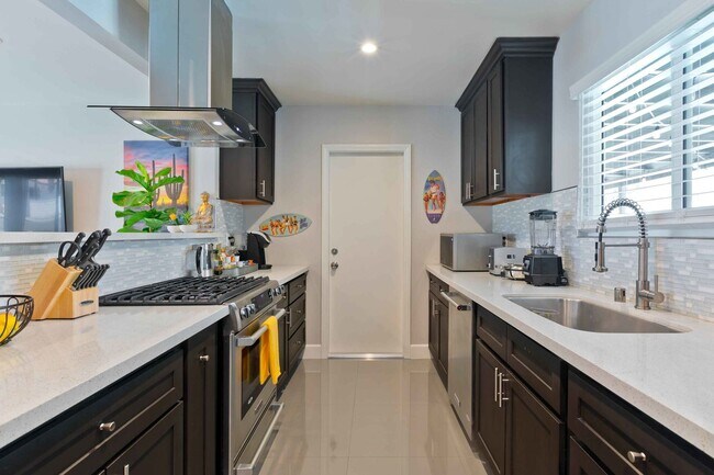 Foto del edificio - Modern home w Private Pool, Spa, Pets Welc...