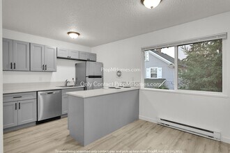 Building Photo - 714 9th St