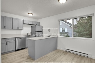 Building Photo - 714 9th St