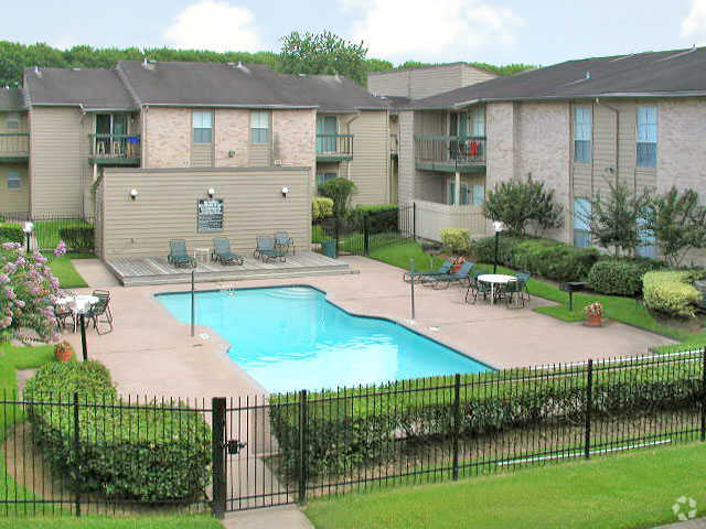 Piscina - Bayou Bend Apartments