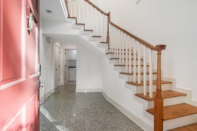 Building Photo - 3Bd/3Ba Seattle House