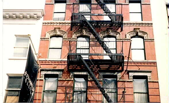 Building Photo - 135 W 24th St