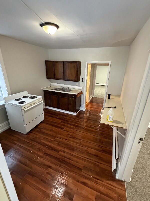 Foto del edificio - 114 E 3rd St