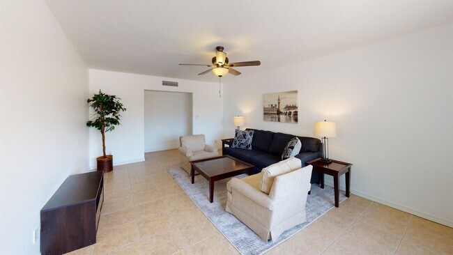 Building Photo - 5409 S Hazelton Ln