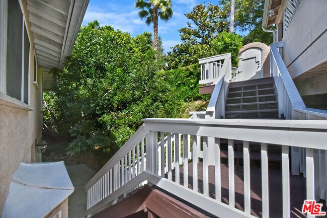 Foto del edificio - 14017 Valley Vista Blvd