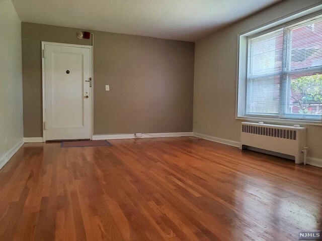 Foto del edificio - 2340 Linwood Ave