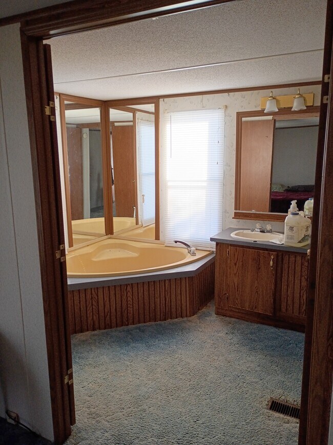 Foto del edificio - 643 Kelly Rd