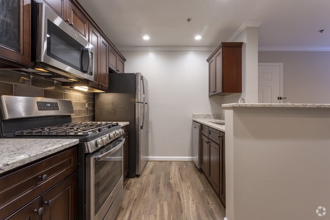 1BR, 1BA - 720 SF - Calibre Woods