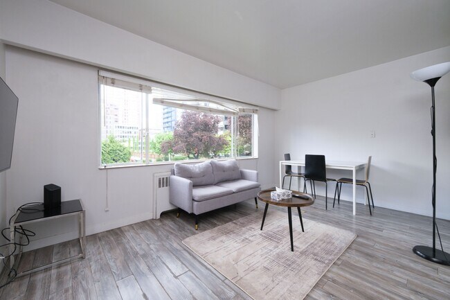 Photo du bâtiment - 1540 Haro St