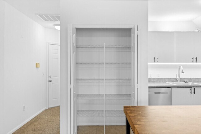 Foto del edificio - 4414 W Pine Blvd