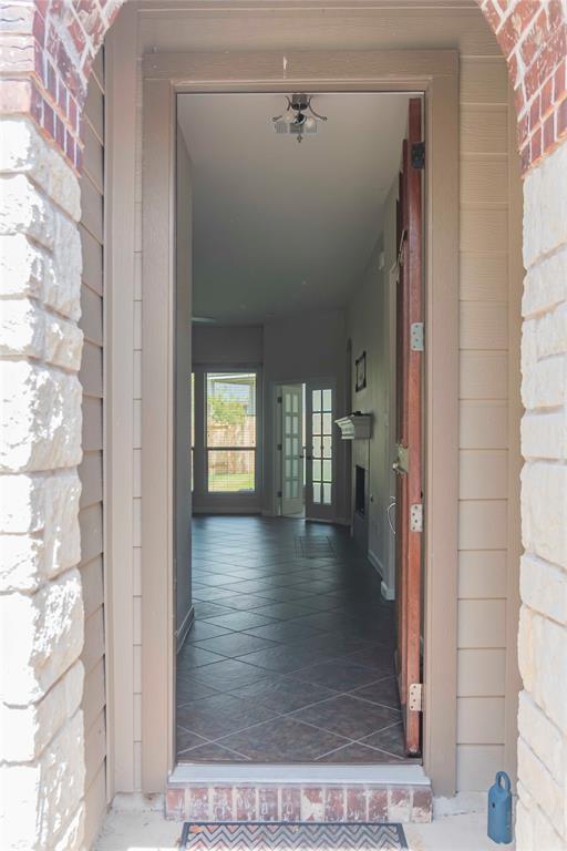 Building Photo - 2542 Ravenwood Dr