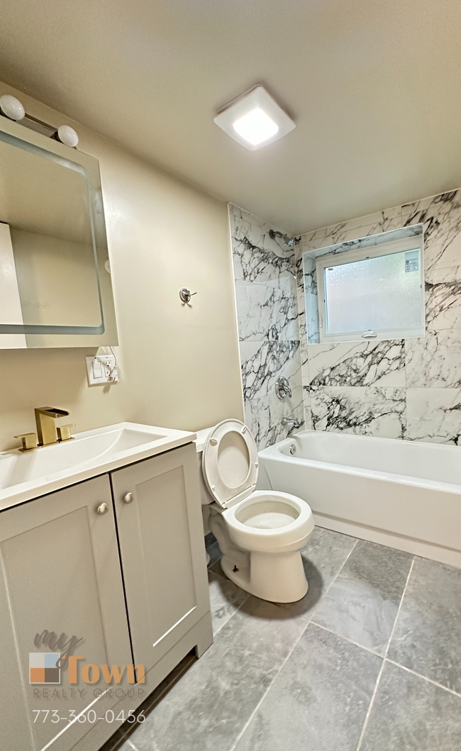 Foto del edificio - 7734 W Addison St