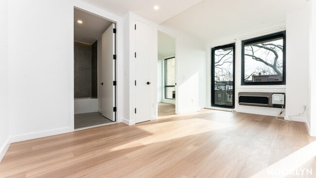 Foto del edificio - 654 Madison St