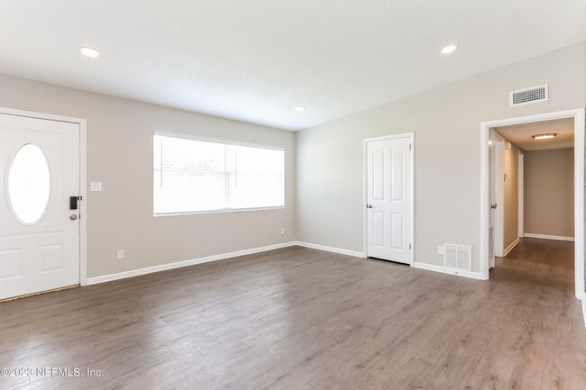 Building Photo - 1517 Quante Rd