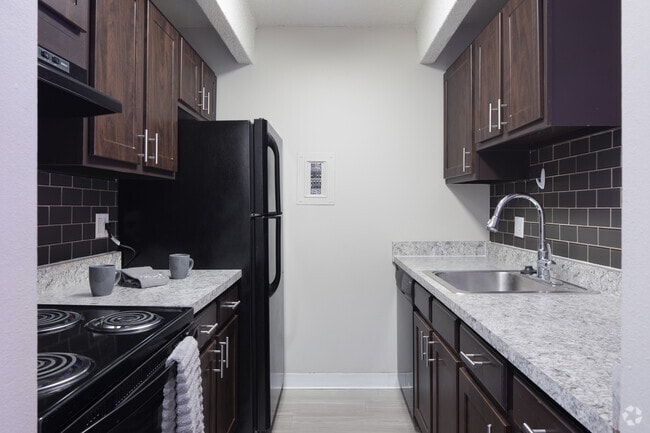 1BR, 1BA - 688SF - The Paramount