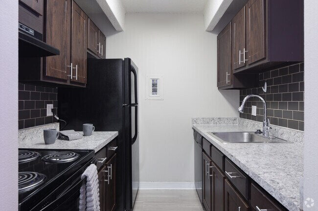 1BR, 1BA - 688SF - The Paramount