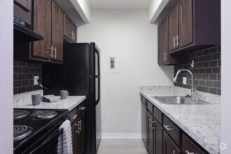 1BR, 1BA - 688SF - The Paramount