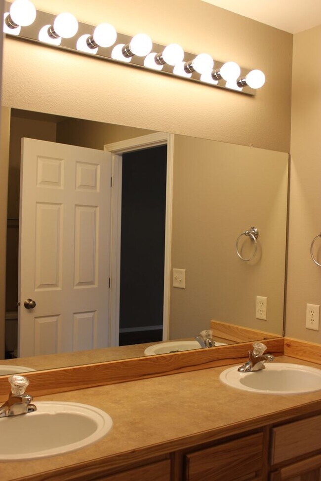 Foto del edificio - 16671 Shaw Pine Ct