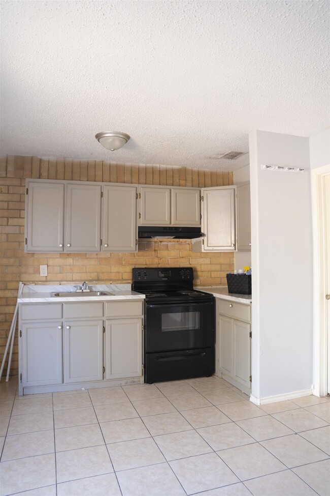 Building Photo - 311 Soria Dr