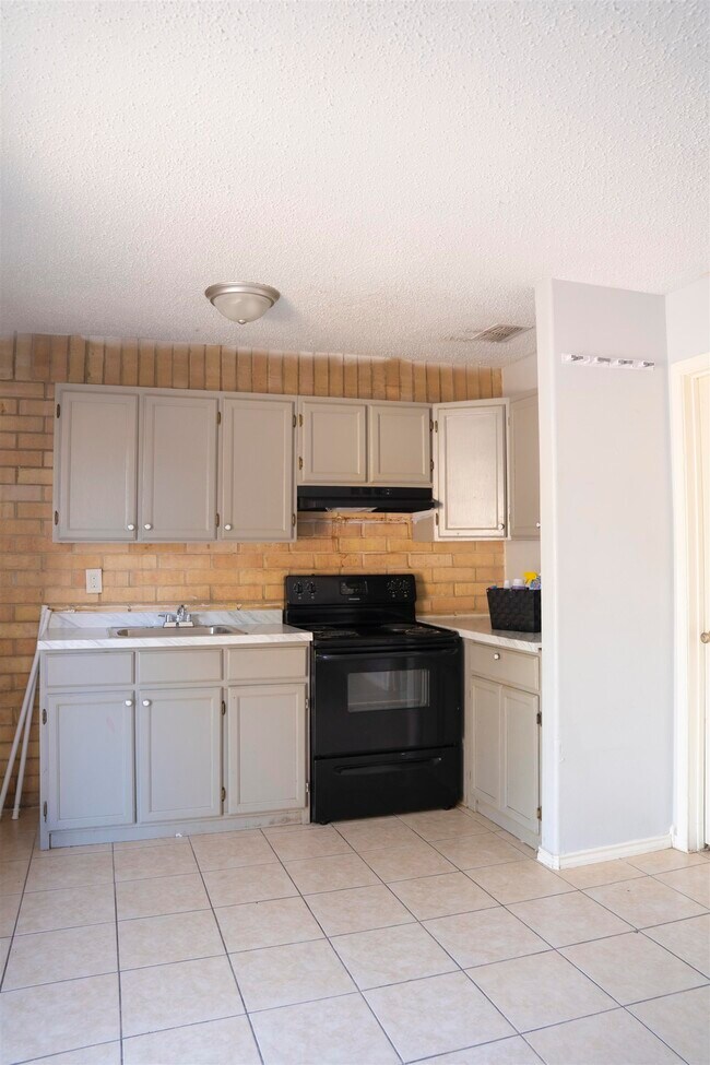 Foto del edificio - 311 Soria Dr