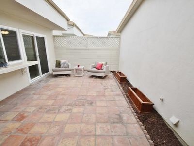 Building Photo - 3890 Vista Campana S