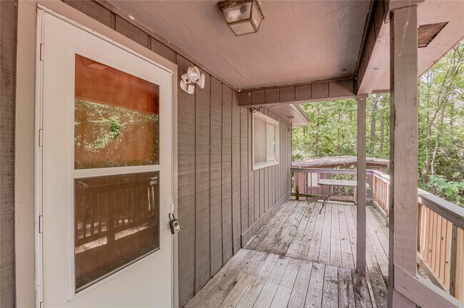 Building Photo - 240 Seagull Ln