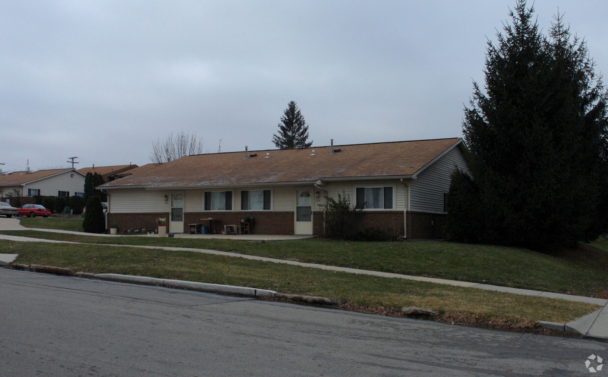 Building Photo - Maumee Terrace