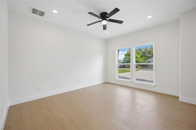 Foto del edificio - 4605 Newberry St