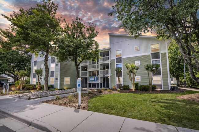 Apartamentos Village Green en Wilmington, Carolina del Norte - Village Green Apartment Homes