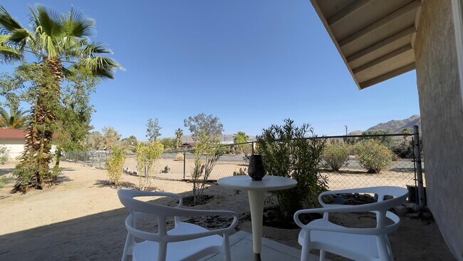 Foto del edificio - 6707 Palo Verde Ave