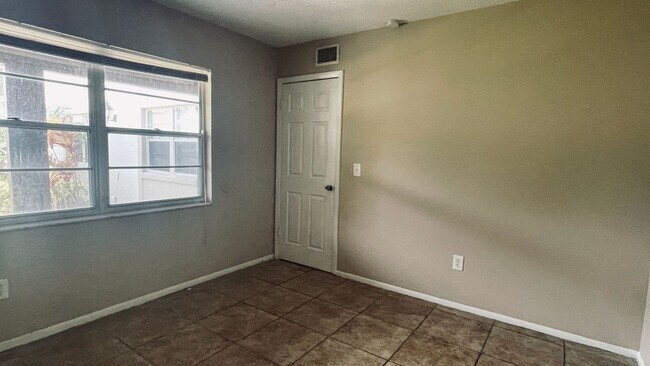Foto del edificio - Well appointed 2/2  1st floor condo in beautiful Winter Garden. Available Now!