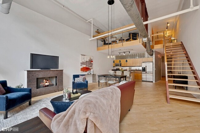Building Photo - 203 S Sangamon St