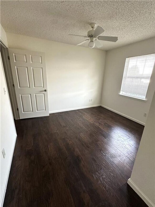 Foto del edificio - 115 Winter Chase Ln