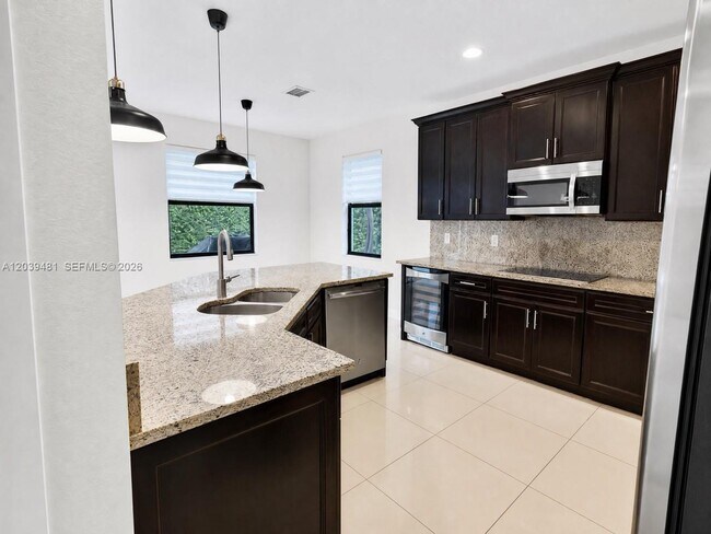 Foto del edificio - 8605 NW 102nd Ct