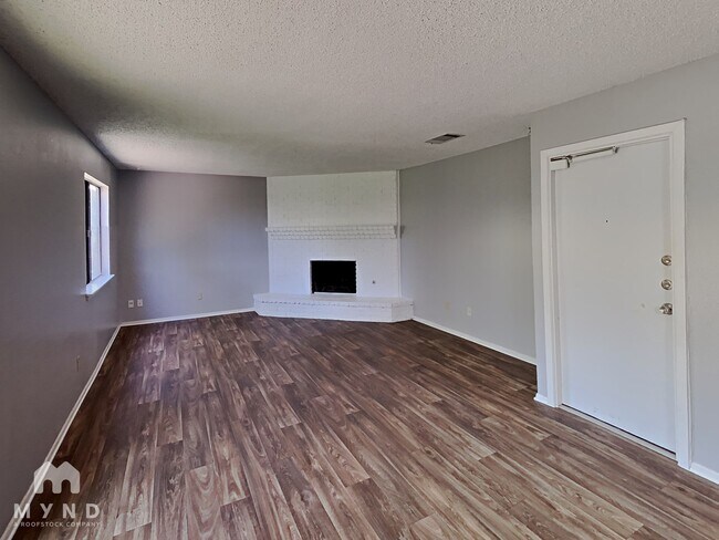 Foto del edificio - 4714 Crested Rock Dr